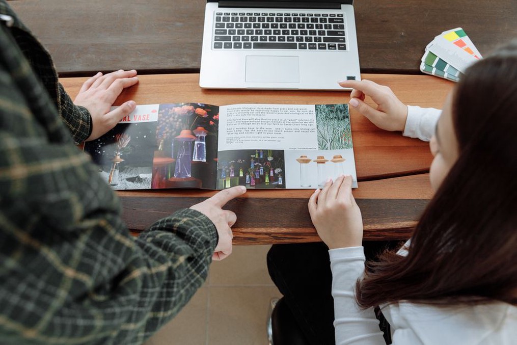 Mise en page intérieure d'une brochure d'entreprise moderne