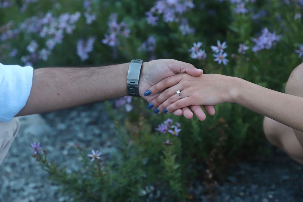 photos de fiançailles d'un couple