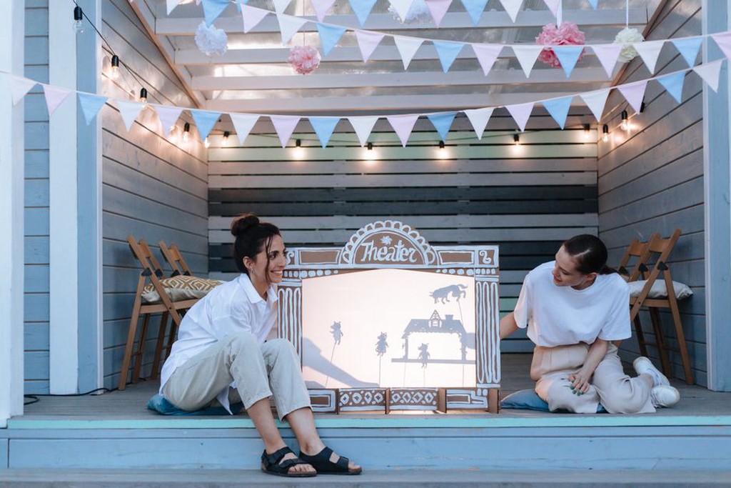 une scène de mariage avec des éléments de storytelling visuels