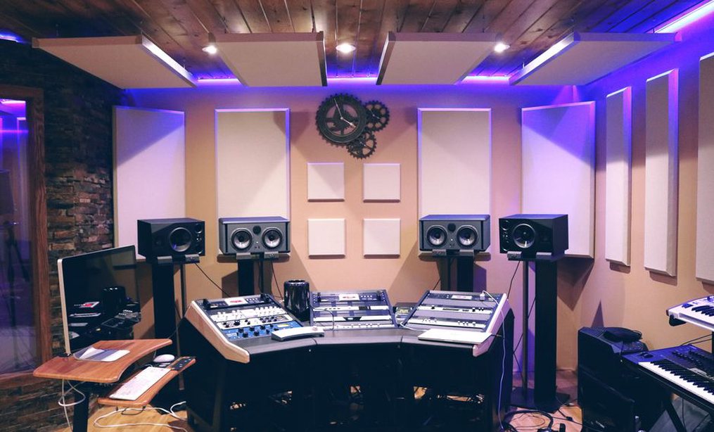 Bureau moderne avec panneaux acoustiques