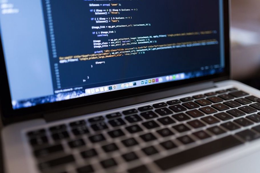 Site web responsive affiché sur plusieurs appareils