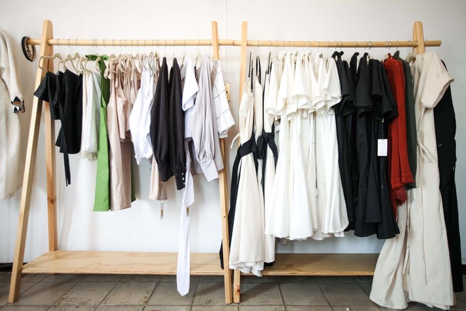 Design éco-responsable dans un showroom moderne