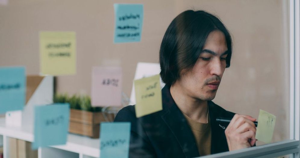 Parcours client annoté sur une table de travail