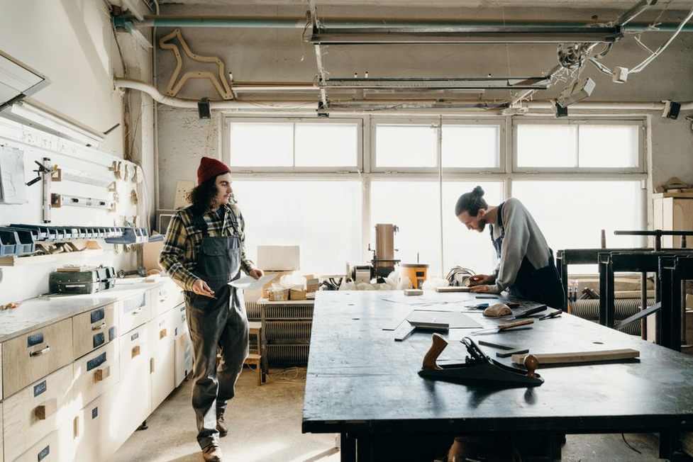 Une salle modulable prête pour un atelier professionnel