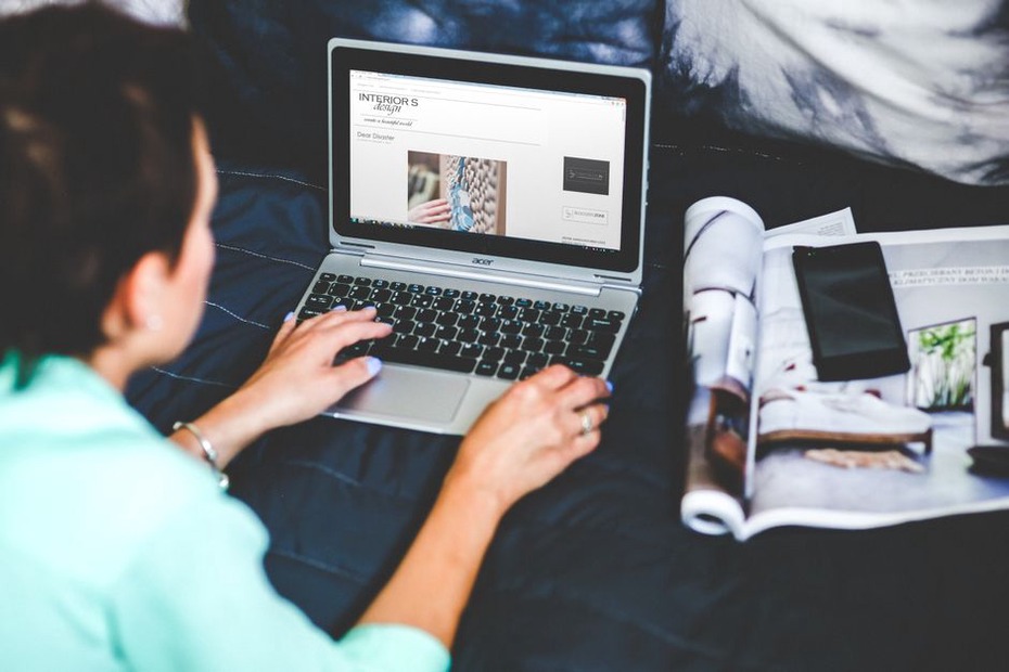 Un article relu sur écran avec des paragraphes espacés