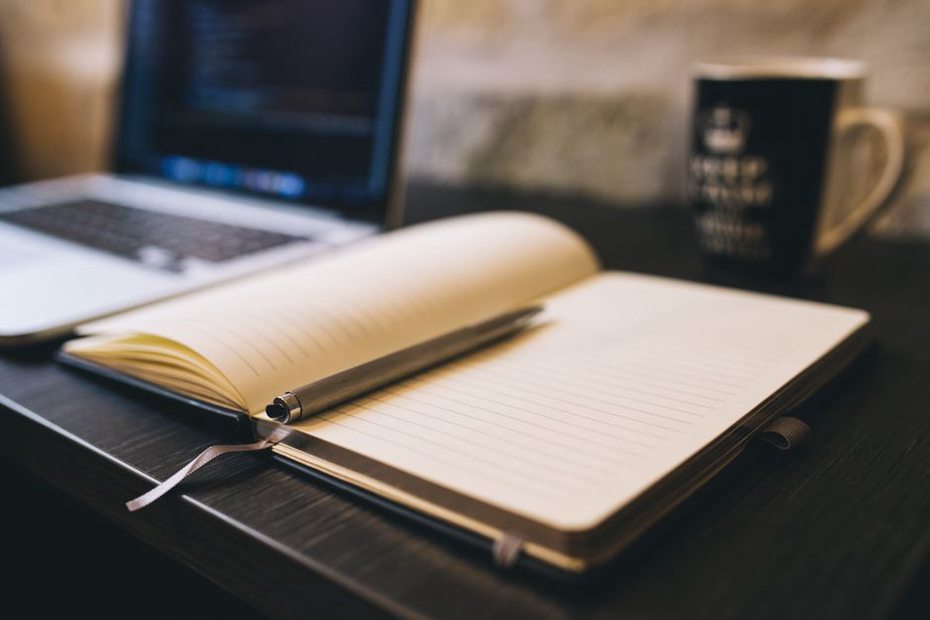 Des idées d’articles classées dans un carnet de travail