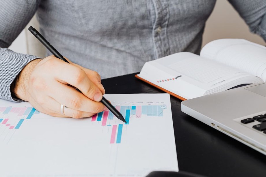 Une responsable compare ses notes aux données du site